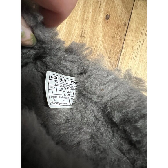 UGG Women's / Kids Ansley Suede Moccasin Slippers 4 /36 - Picture 4 of 4